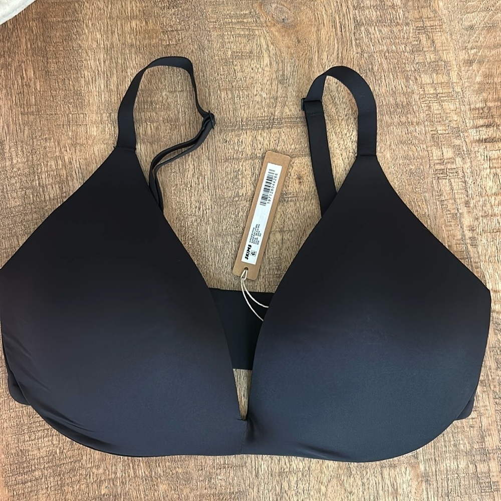 SKIMS Black Wireless Form Super Push Up Bra
